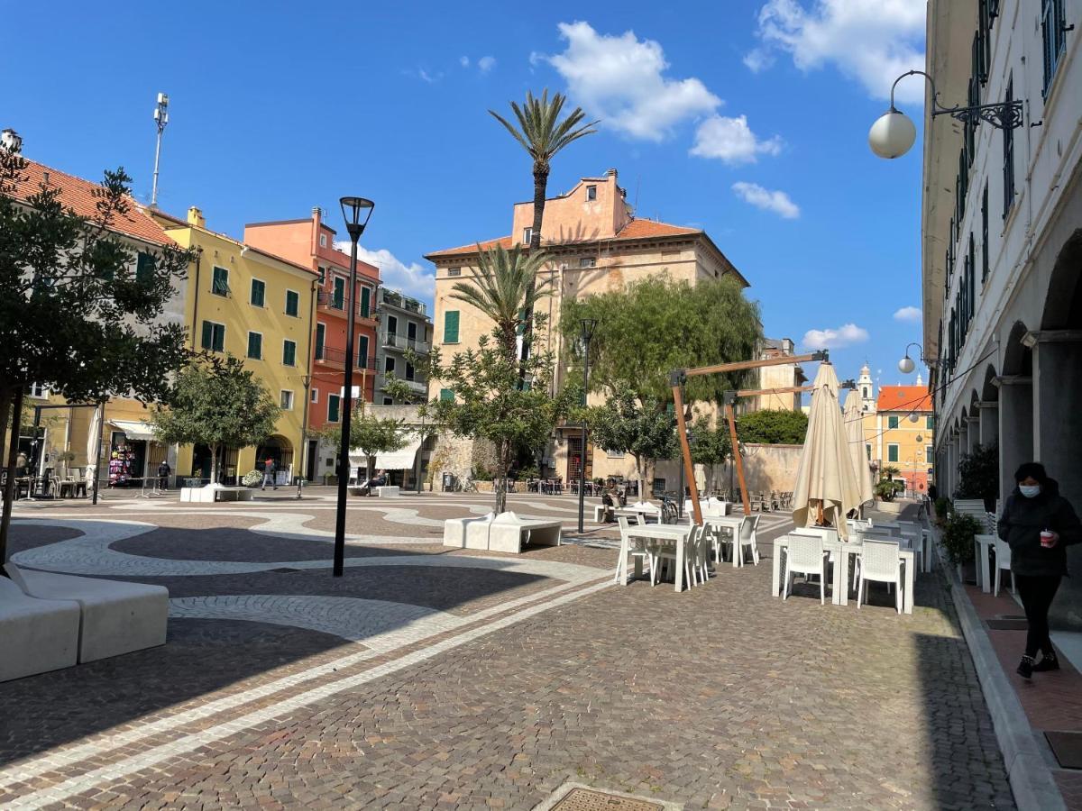 Appartamento Stella Marina In Pieno Centro Di Pietra Ligure Sulla Passeggiata E A Un Passo Dal Mare Extérieur photo