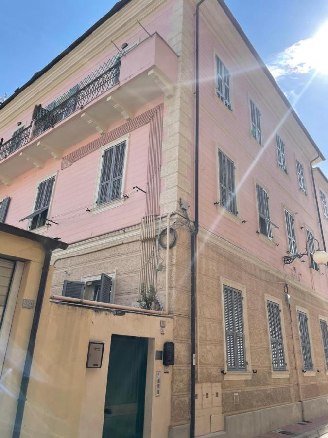 Appartamento Stella Marina In Pieno Centro Di Pietra Ligure Sulla Passeggiata E A Un Passo Dal Mare Extérieur photo