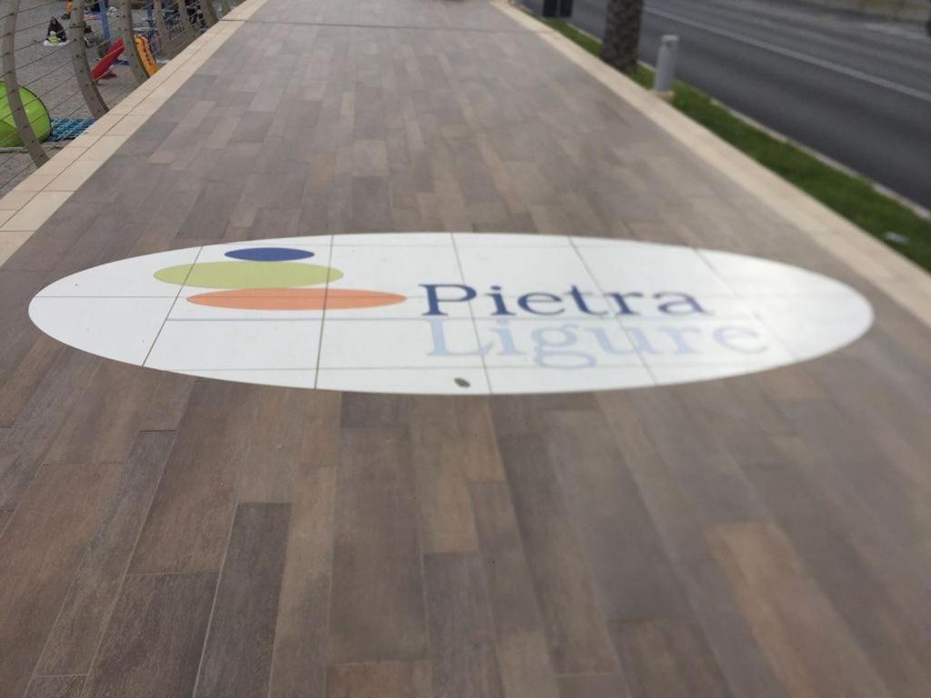 Appartamento Stella Marina In Pieno Centro Di Pietra Ligure Sulla Passeggiata E A Un Passo Dal Mare Extérieur photo