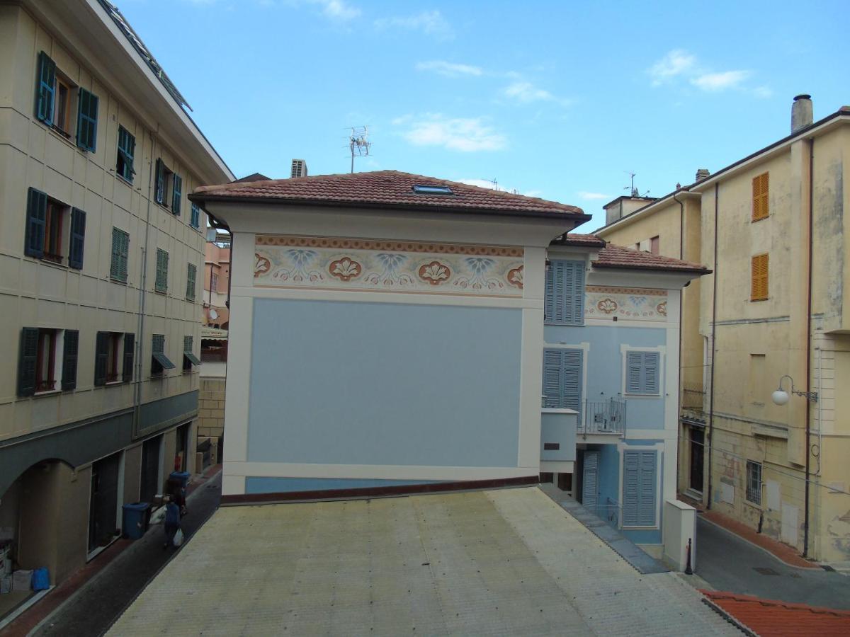 Appartamento Stella Marina In Pieno Centro Di Pietra Ligure Sulla Passeggiata E A Un Passo Dal Mare Extérieur photo