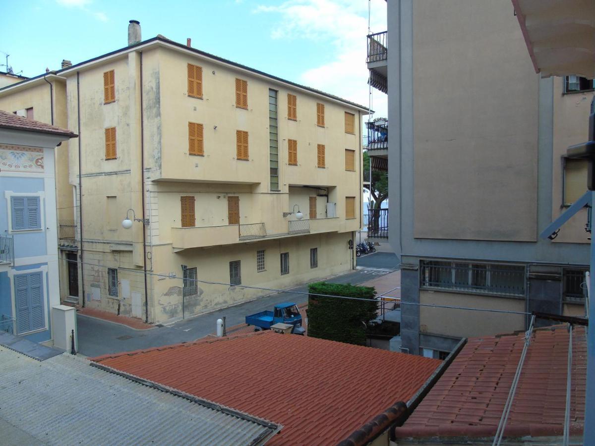 Appartamento Stella Marina In Pieno Centro Di Pietra Ligure Sulla Passeggiata E A Un Passo Dal Mare Extérieur photo